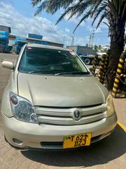 Toyota IST 2005 Gold for sale
