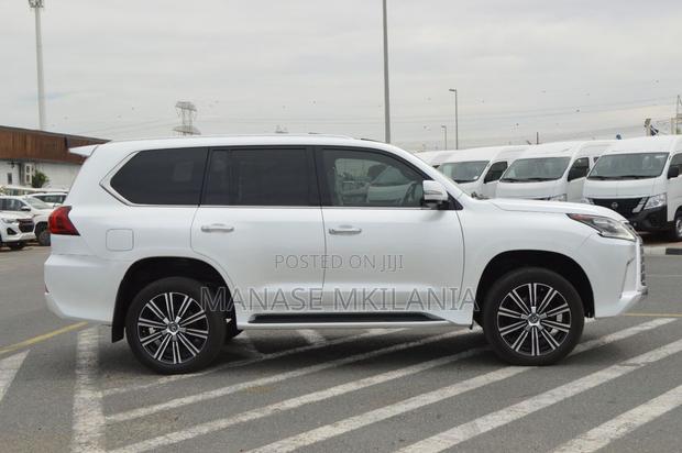 Lexus LX 570 (5 seats) AWD 2019 White