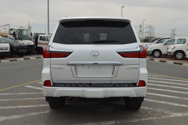 Lexus LX 570 (5 seats) AWD 2019 White