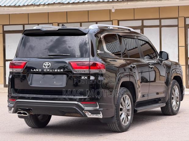 Toyota Land Cruiser 2023 Black