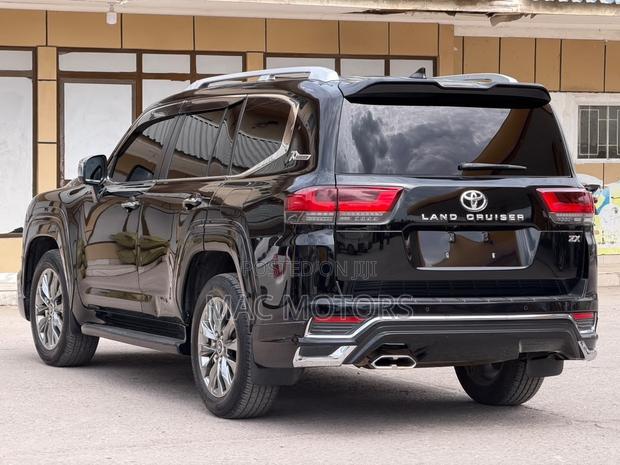 Toyota Land Cruiser 2023 Black