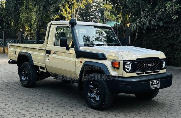 Toyota Land Cruiser 2025 Burgundy