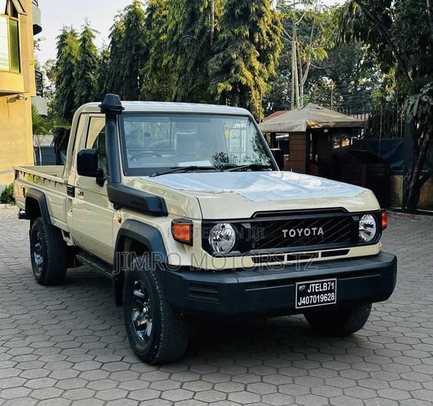 Toyota Land Cruiser 2025 Burgundy