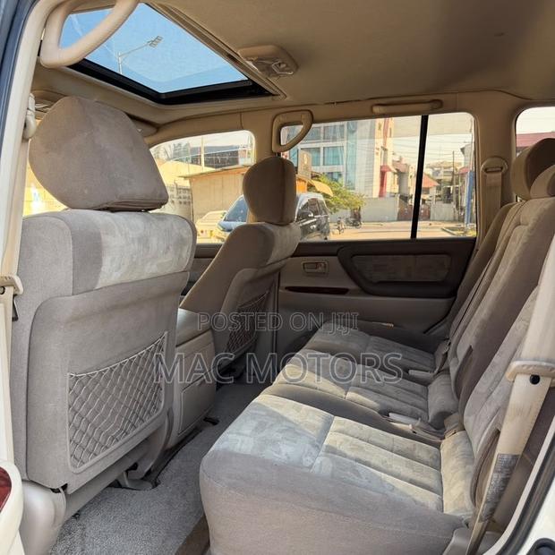 Toyota Land Cruiser HDJ 100 2001 White