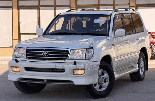 Toyota Land Cruiser HDJ 100 2001 White