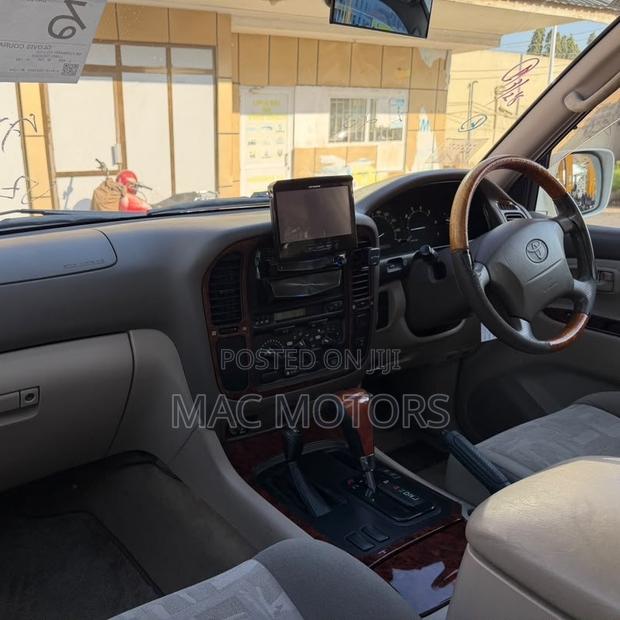 Toyota Land Cruiser HDJ 100 2001 White