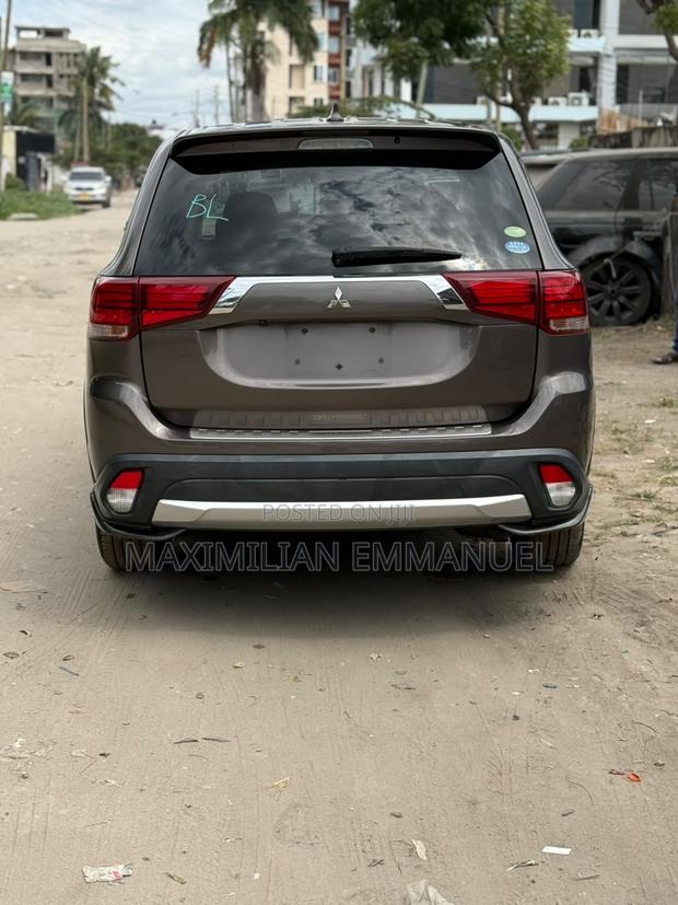 Mitsubishi Outlander 2016 Gray