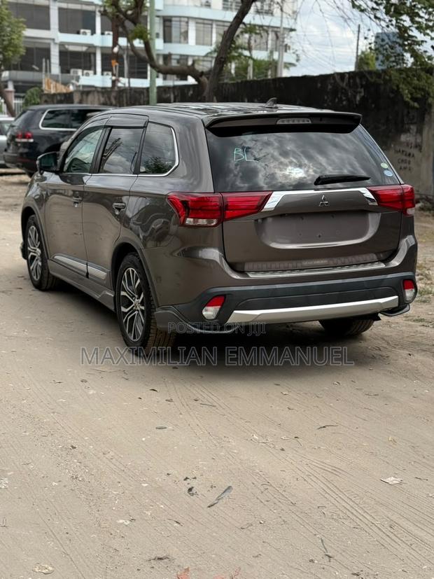 Mitsubishi Outlander 2016 Gray