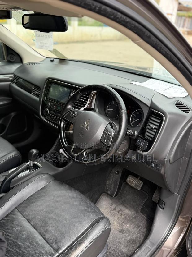 Mitsubishi Outlander 2016 Gray