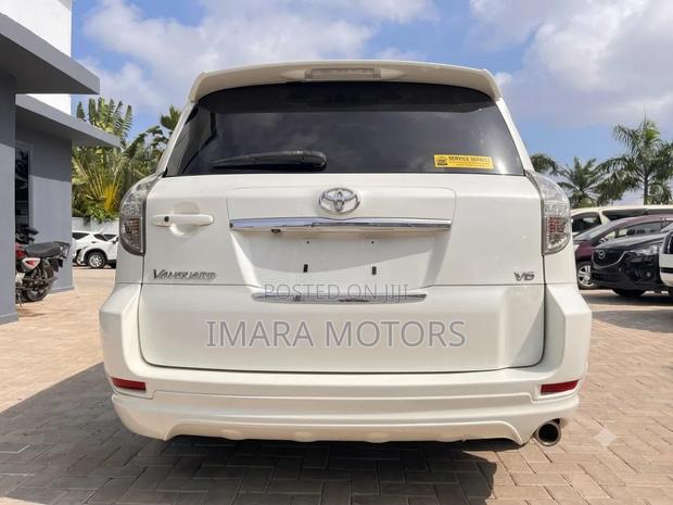 Toyota Vanguard 2009 White