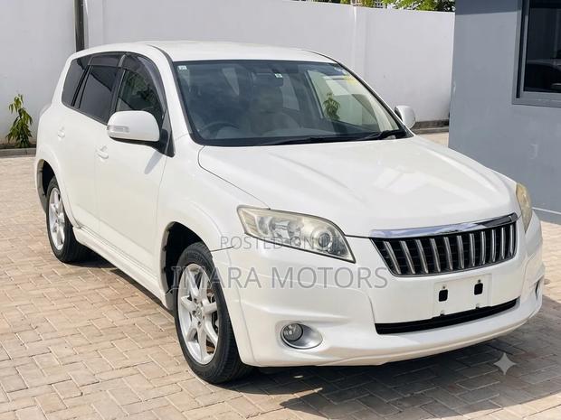 Toyota Vanguard 2009 White