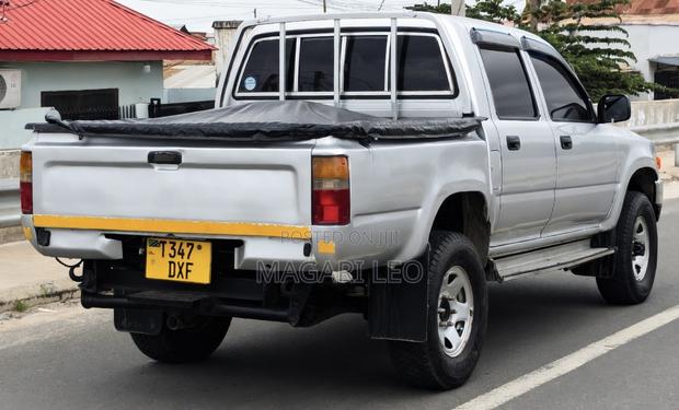 Toyota Hilux 1999 Silver