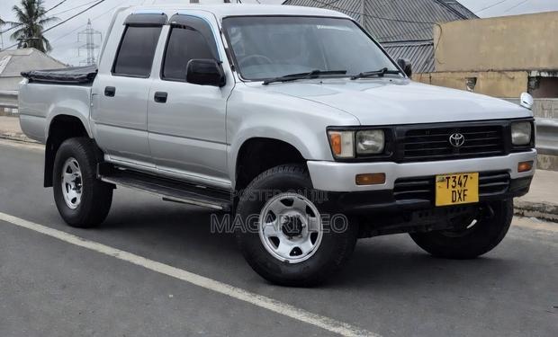 Toyota Hilux 1999 Silver