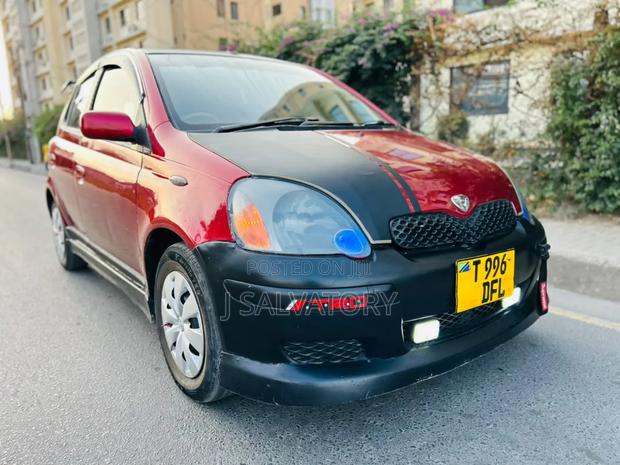 Toyota Vitz 2002 Red
