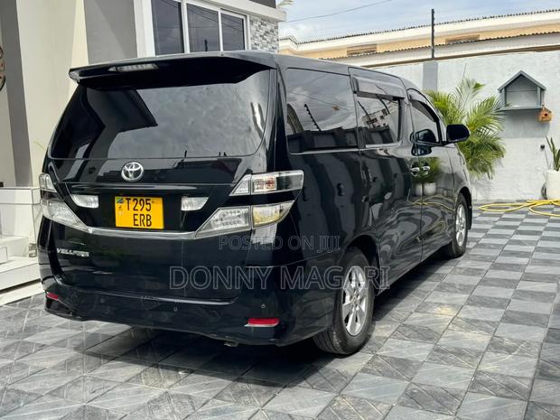 Toyota Vellfire 2011 Black