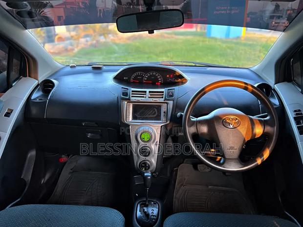 Toyota Vitz 2006 Brown