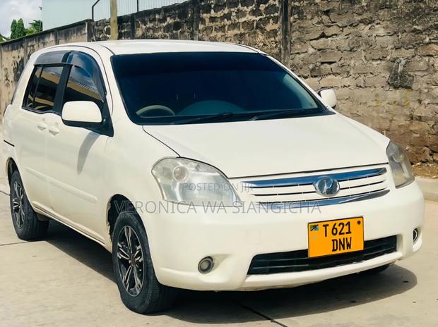 Toyota Raum 2003 White