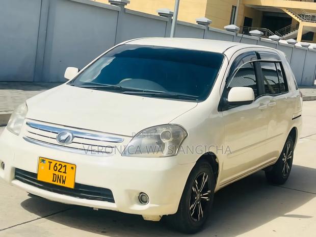 Toyota Raum 2003 White