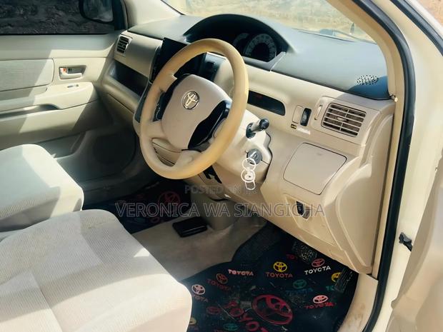 Toyota Raum 2003 White