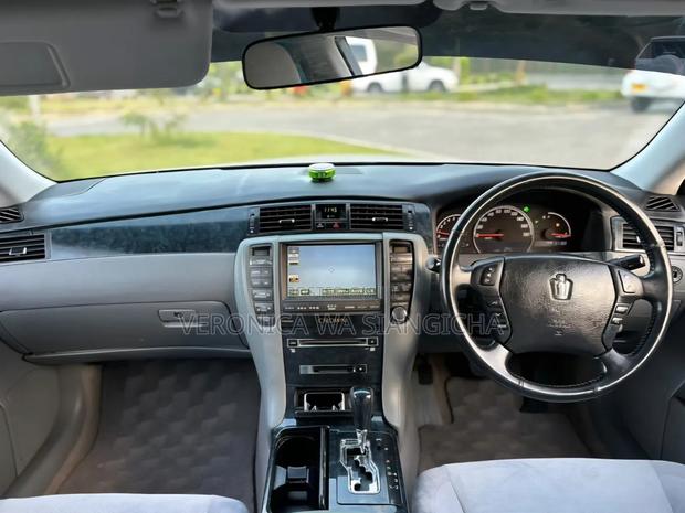 Toyota Crown 2006 Silver