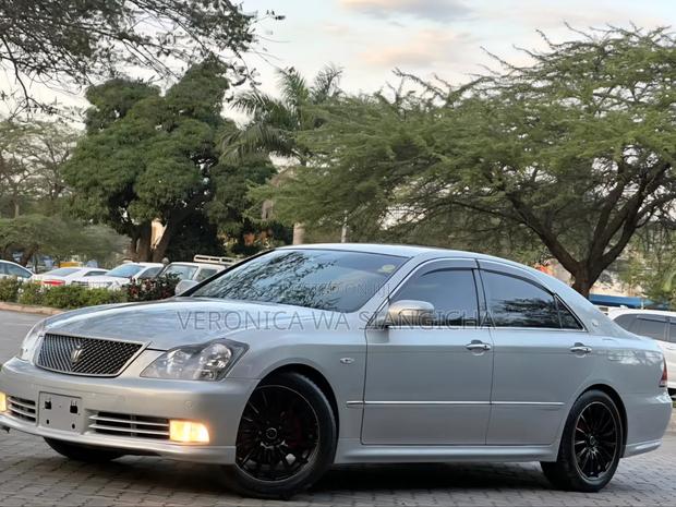 Toyota Crown 2006 Silver