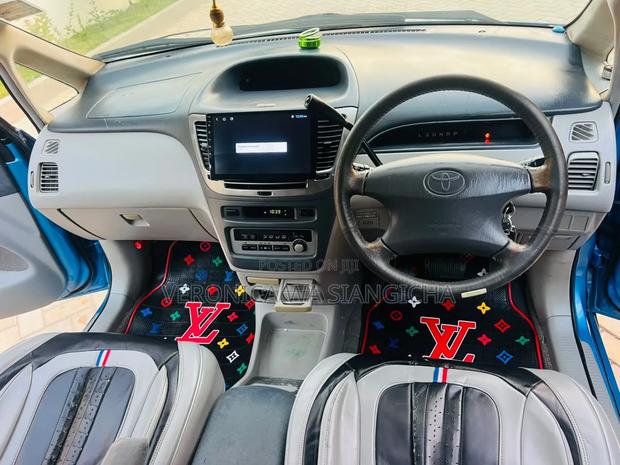 Toyota Nadia 2001 Blue