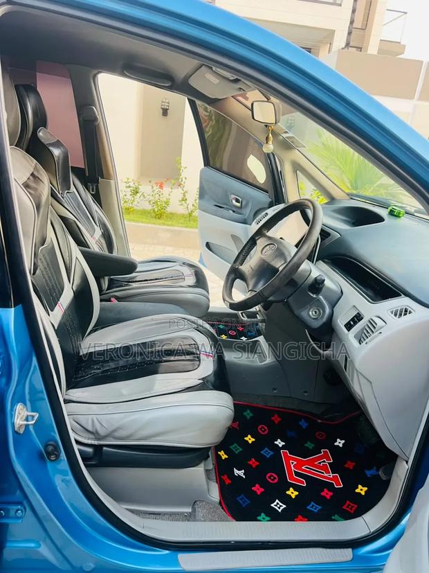 Toyota Nadia 2001 Blue