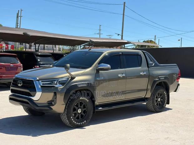 Toyota Hilux 2020 Gray