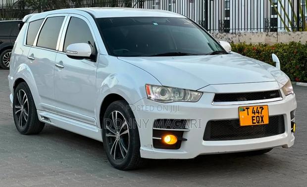 Mitsubishi Outlander 2012 White
