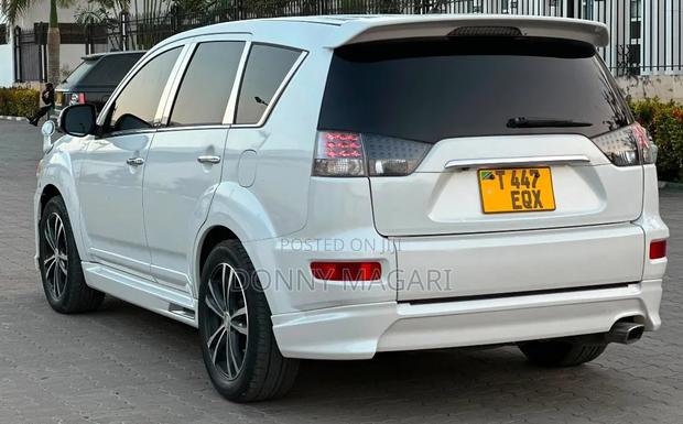 Mitsubishi Outlander 2012 White