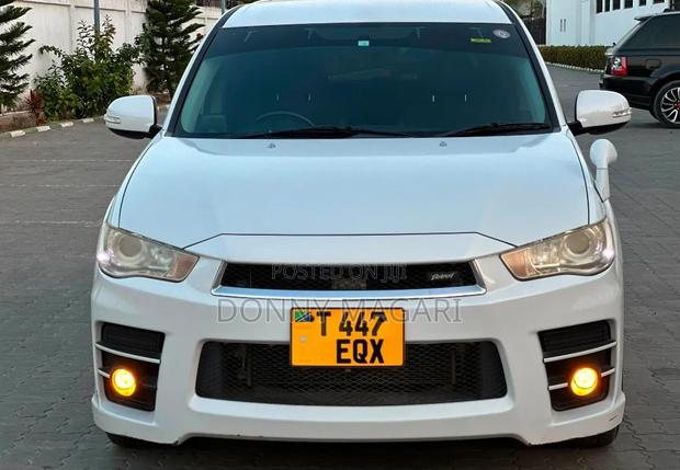 Mitsubishi Outlander 2012 White