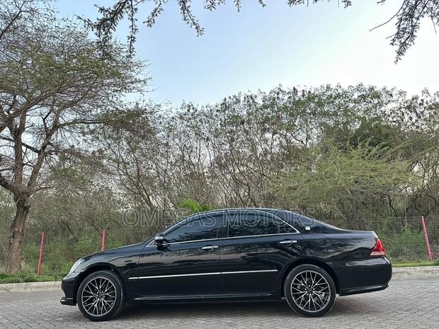 Toyota Crown Royale 2005 Black