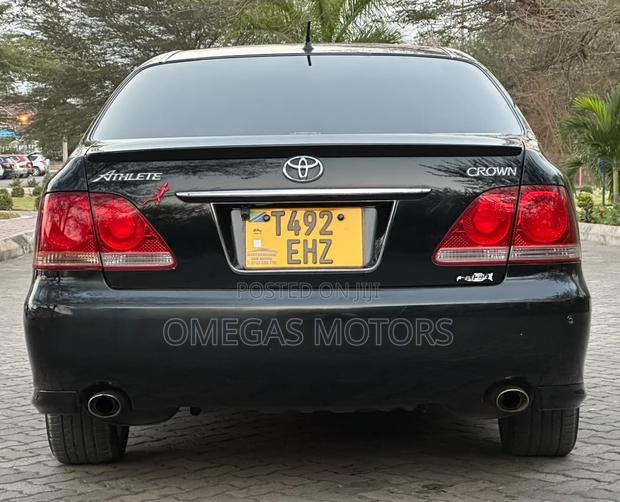 Toyota Crown Royale 2005 Black