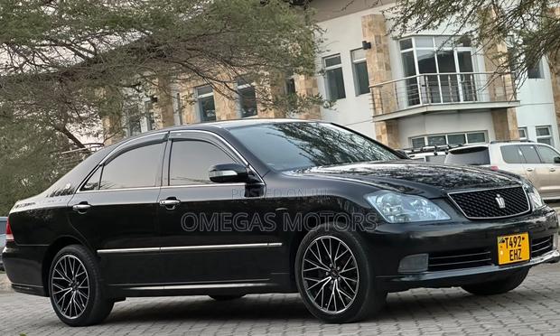Toyota Crown Royale 2005 Black