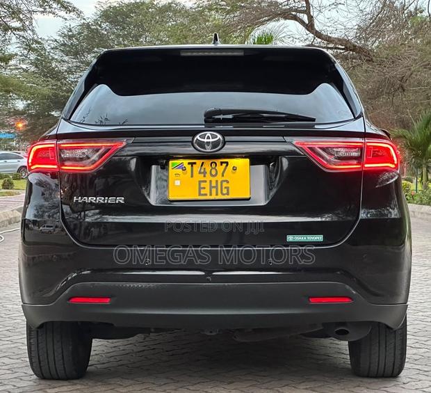 Toyota Harrier 2.0 2017 Black