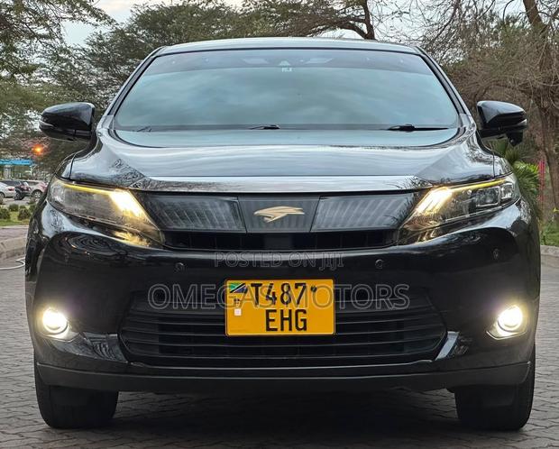 Toyota Harrier 2.0 2017 Black