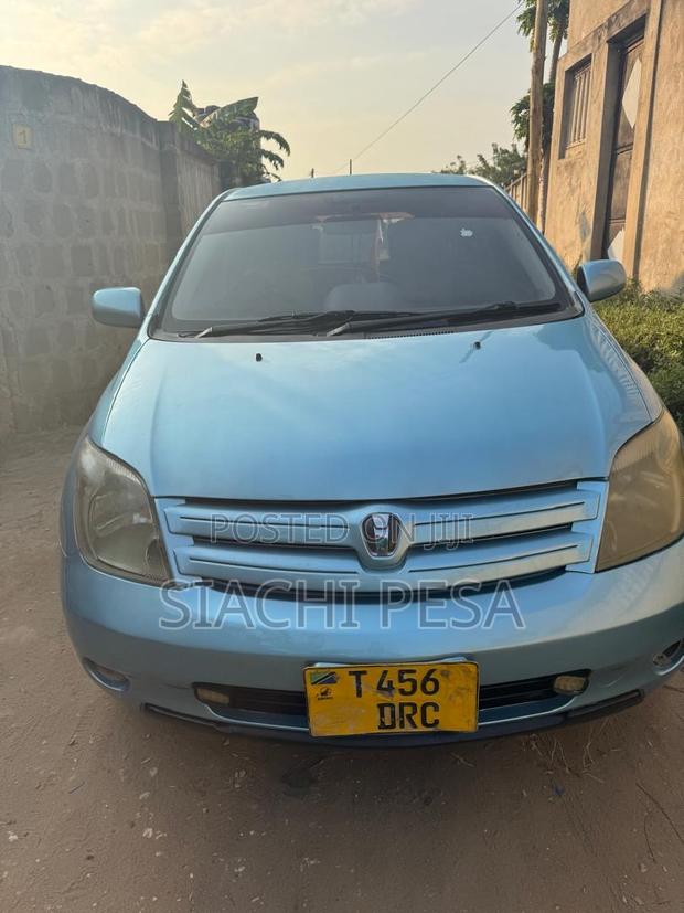 Toyota IST 2005