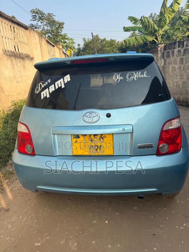 Toyota IST 2005