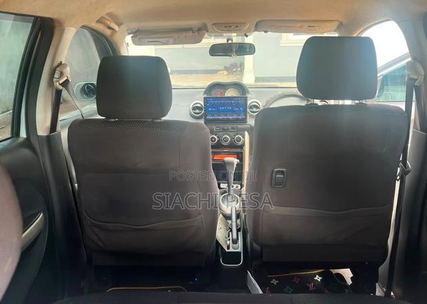 Toyota IST 2005