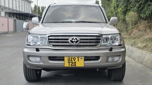 Toyota Land Cruiser 2000 Silver