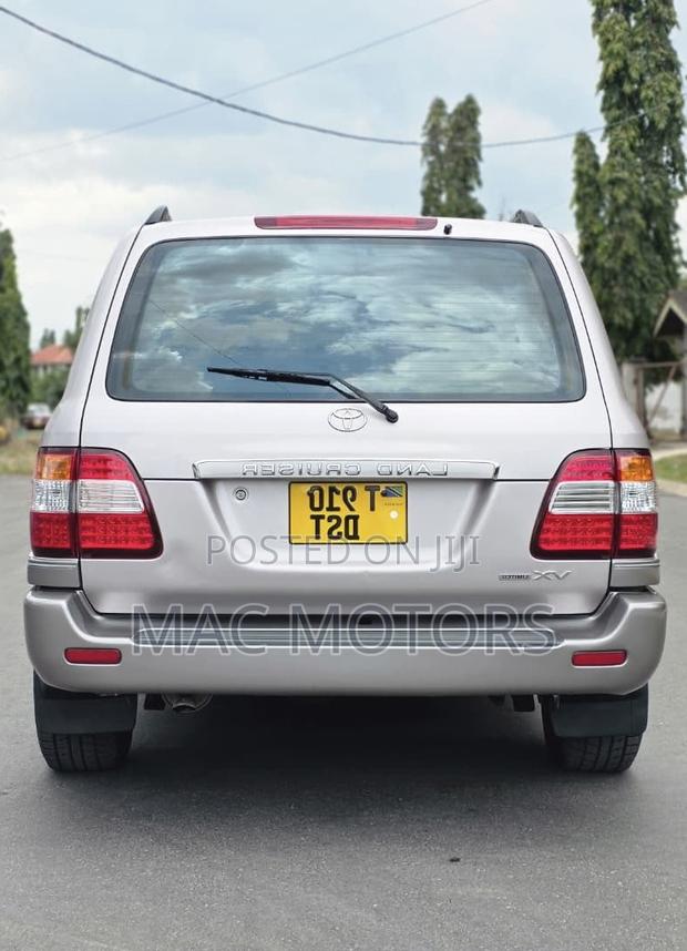 Toyota Land Cruiser 2000 Silver