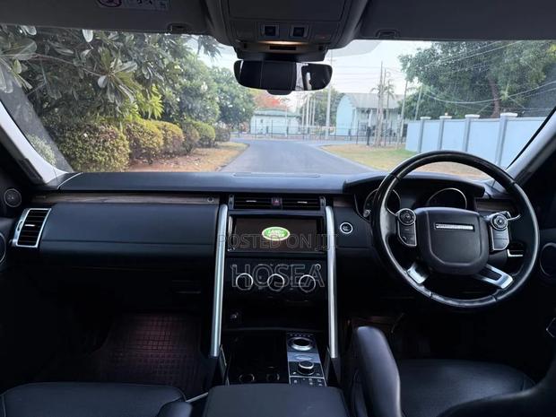 Land Rover Discovery 2018 Gray
