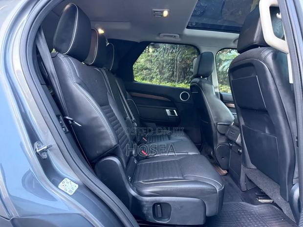 Land Rover Discovery 2018 Gray