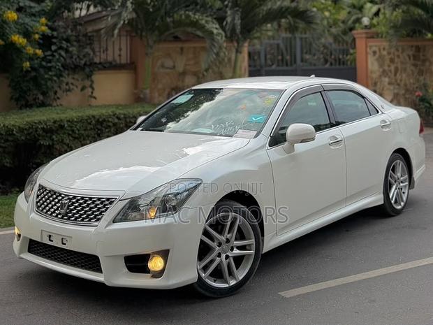 Toyota Crown 2010 Pearl