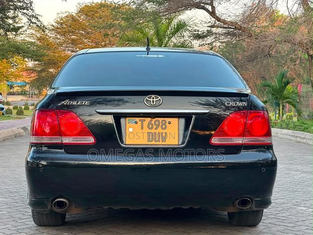Toyota Crown Royale 2005 Black