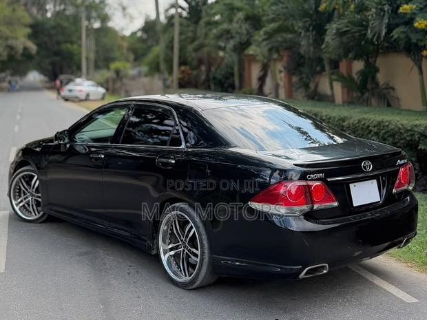 Toyota Crown 2010 Black