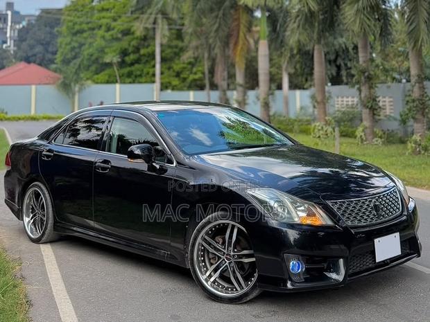 Toyota Crown 2010 Black