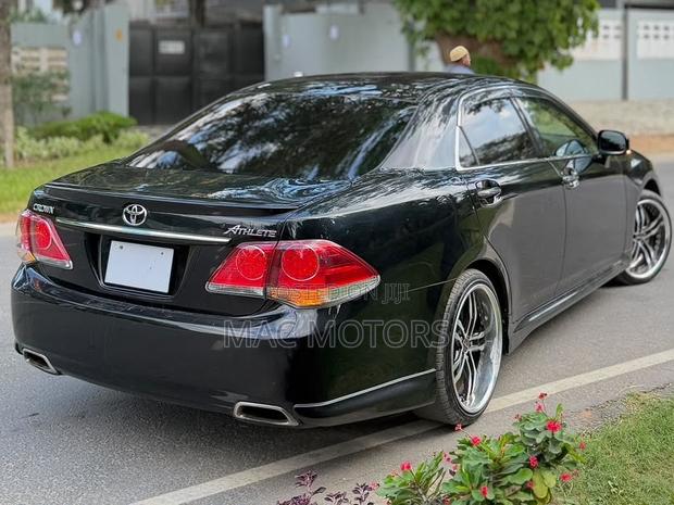 Toyota Crown 2010 Black