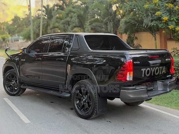 Toyota Hilux Revo Double Cab Deisel 2.4 AWD 2019 Black
