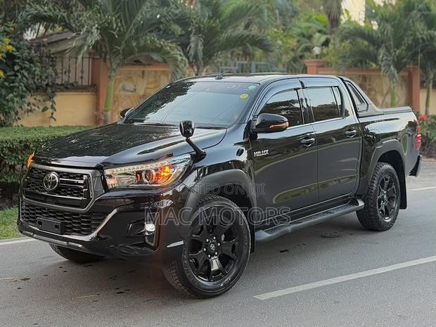 Toyota Hilux Revo Double Cab Deisel 2.4 AWD 2019 Black